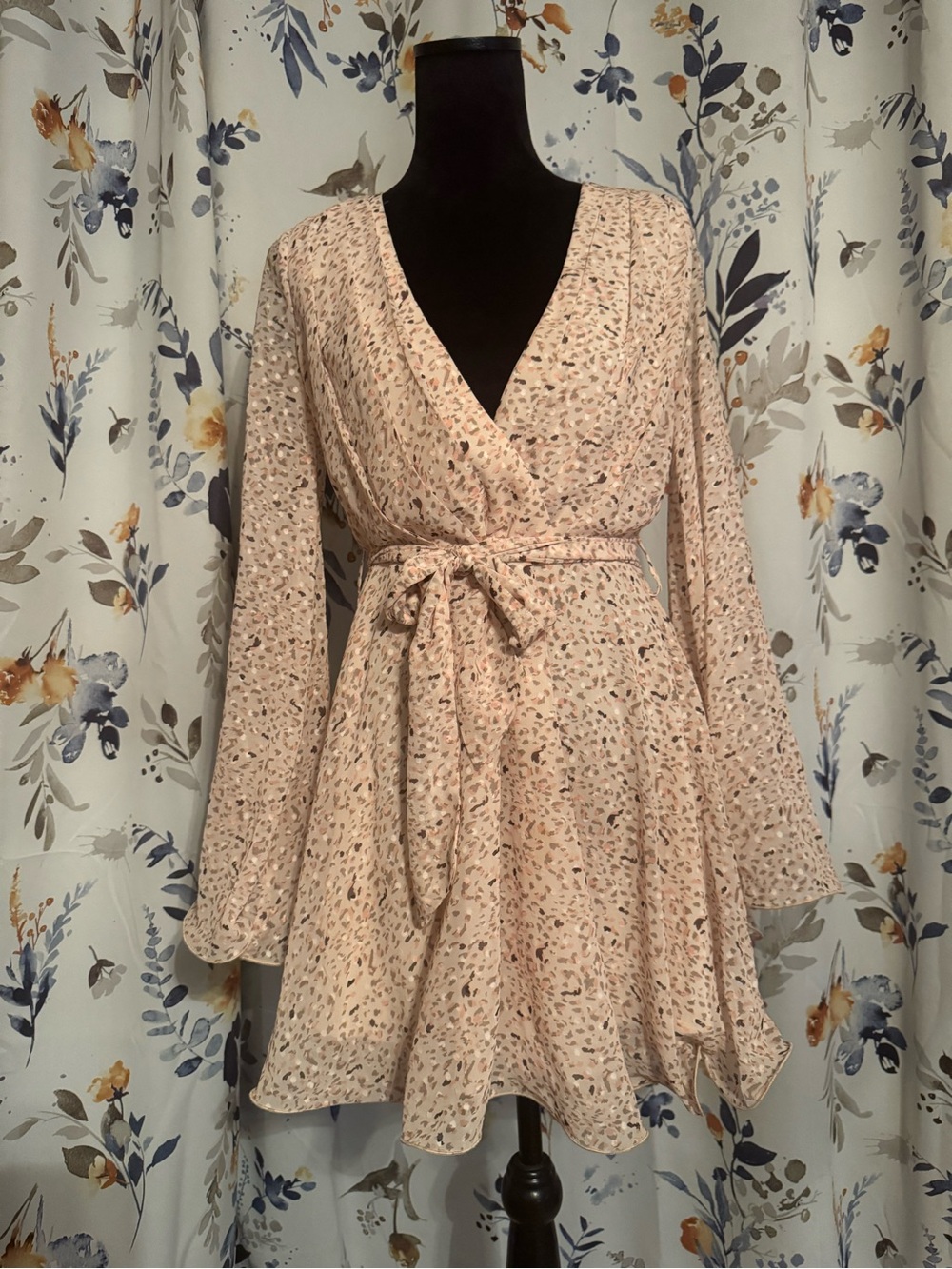 Hello Molly Blush Pink Floral Wrap Mini Dress with Tie Waist NWT Size XS B12